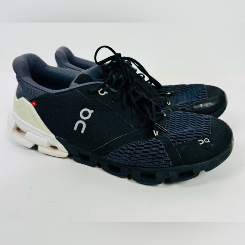 On Running Men's Helion Sneaker